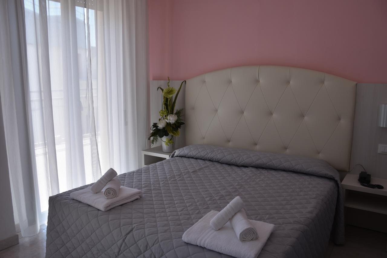 Hotel Gambrinus Rimini Kültér fotó
