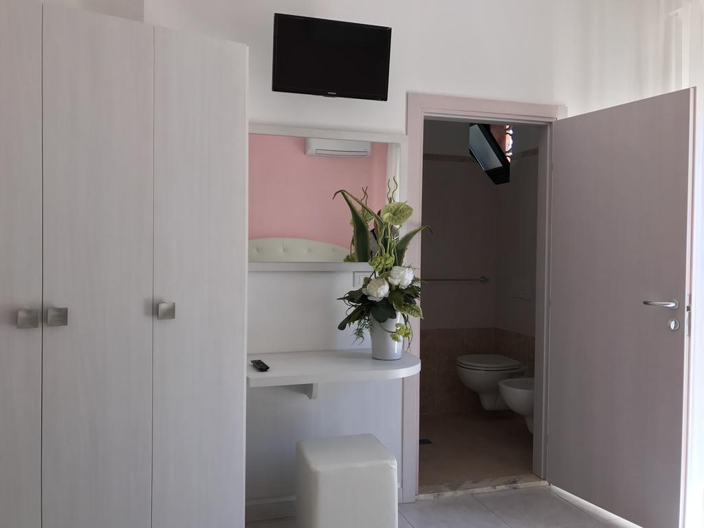 Hotel Gambrinus Rimini Kültér fotó