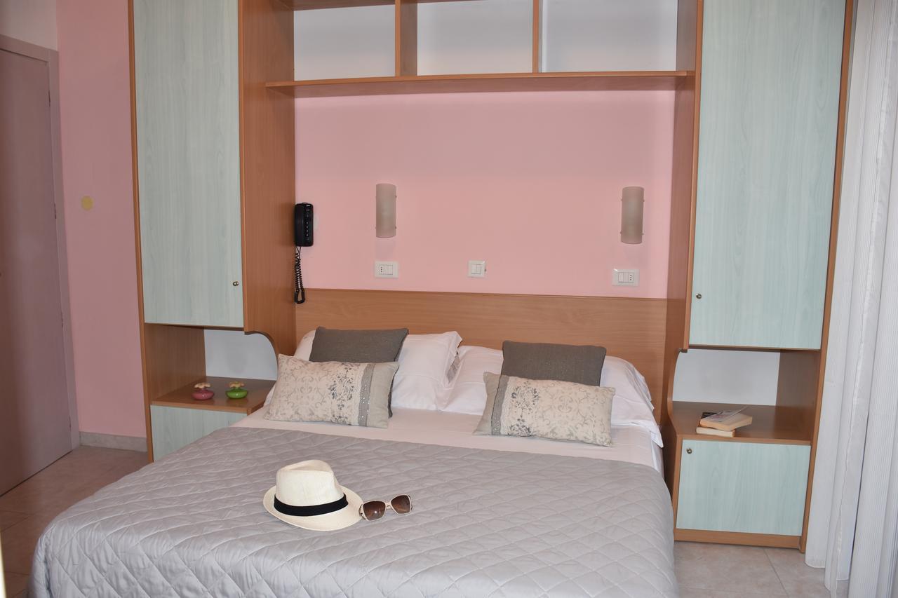 Hotel Gambrinus Rimini Kültér fotó