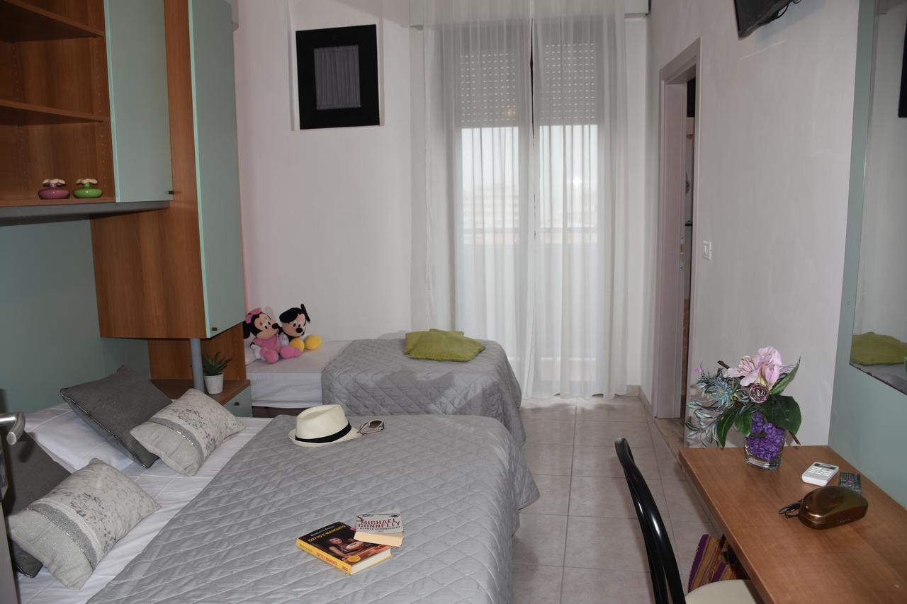 Hotel Gambrinus Rimini Kültér fotó