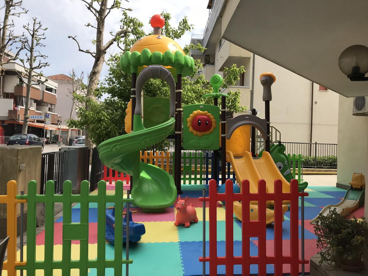 Hotel Gambrinus Rimini Kültér fotó